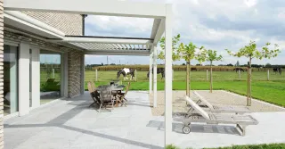 Profiter plus longtemps du jardin avec pergola bioclimatique