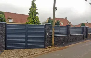 Découvrez la gamme Varuna des portails, portillons et clôtures